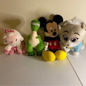 (D9) Disney character plush bundle